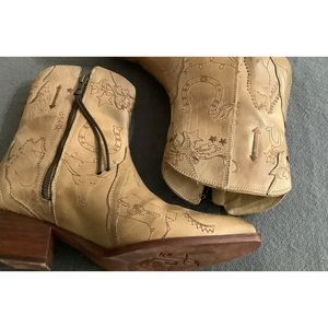 Beautiful detailed western style boots